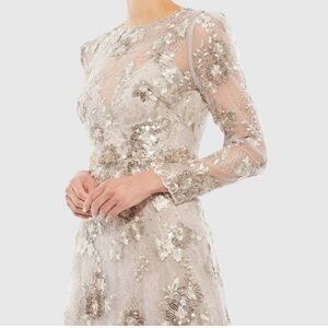 NEW MAC DUGGAL Size 12
FLORAL EMBROIDERED
ILLUSION EVENING $798 msp